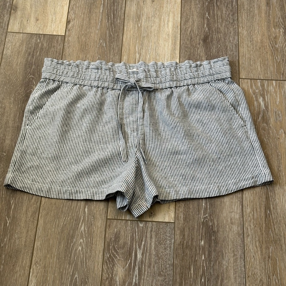 🛍️ Loft 4 inch shorts excellent condition.